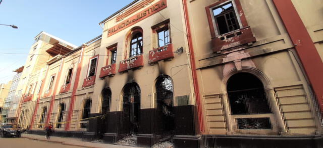 Sede judicial antigua se redujo a escombros tras fuerte incendio en marzo de 2023. Foto: Carlos Vásquez / La República