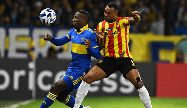 Luis Advíncula jugó los 90 minutos en Colombia. Foto: AFP