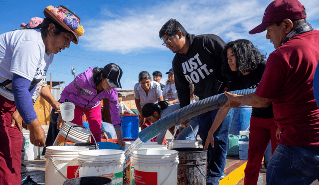 Atención. Los camiones cisterna recorren Moquegua e Ilo para entregar el líquido elemento. La población se queja. Foto: Southern Peru