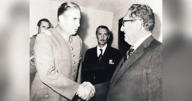 Juntos son dinamita. Augusto Pinochet y Henry Kissinger en Santiago después del golpe. Foto: difusión