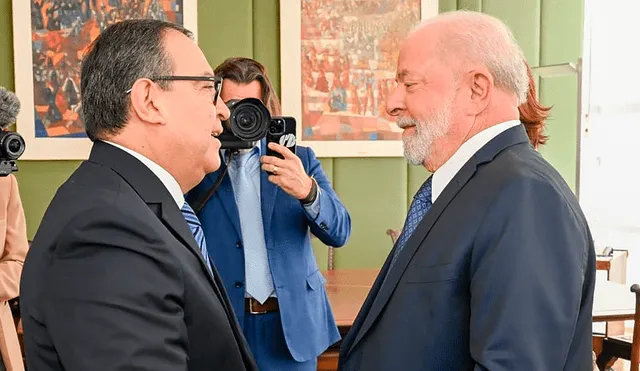 Primer ministro se reunió con cuestionado mandatario de Brasil. Foto: PCM/Twitter