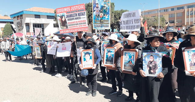 Juliaca. Familiares y amigos de los fallecidos en las protestas sociales realizaron un plantón en demanda de justicia y sanción para los responsables. Foto: La República