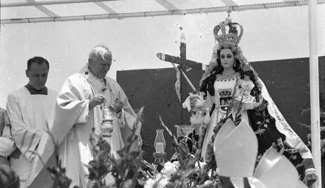 Coronación. El Papa Juan Pablo II coronó en 1985 a la Virgen de Chapi. En esa oportunidad, la imagen fue traída en helicóptero hasta la ciudad. Foto: difusión