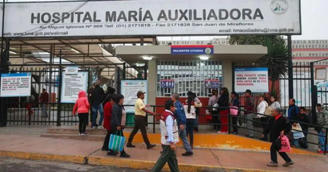 En las afueras del Hospital María Auxiliadora ofrecen unidades de sangre por más S/500. Foto: Latina