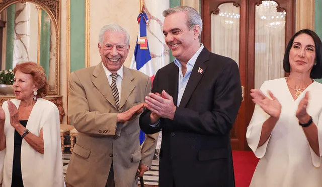 El literato estaría pasando bastante de su tiempo en aquel país, por lo que el presidente Abinader le ofreció la ciudadanía. Foto: EFE