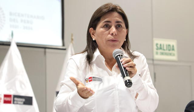 Ministra Rosa Gutiérrez evitó los cuestionamientos por los casos de dengue en Piura. Foto: Minsa