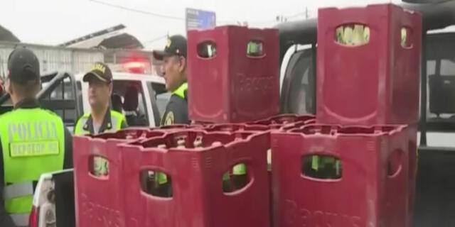 La Policía presume que delincuentes almacenaban estas cajas de cerveza robadas para después venderlas. Foto: captura de América Noticias