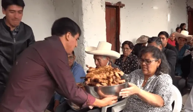 Abundante comida se distribuye en bota luto. Foto: RTV Noticias