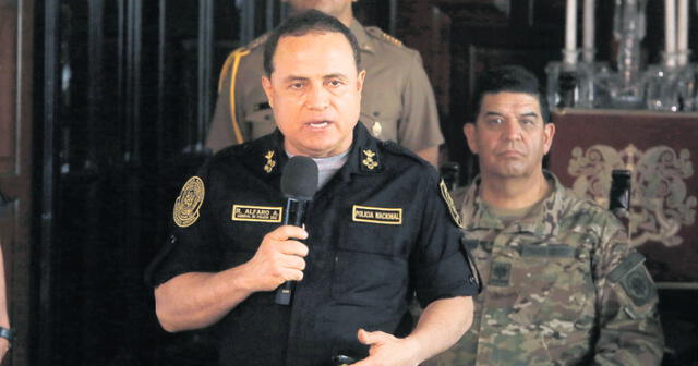 Silencio. El general PNP Raúl Alfaro estuvo al frente de la Policía durante las protestas. Foto: Félix Contreras/La República