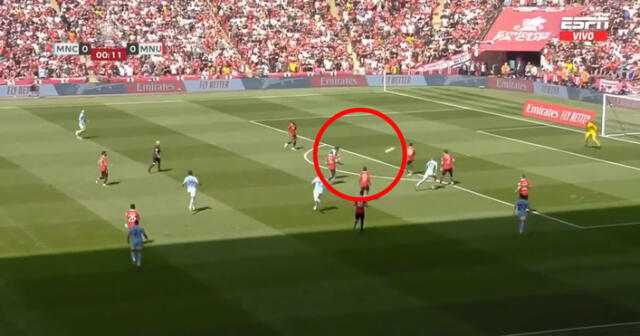 Ilkay Gundogan anotó un golazo desde el borde del área contra el Manchester United. Foto: composición LR/ Video: ESPN