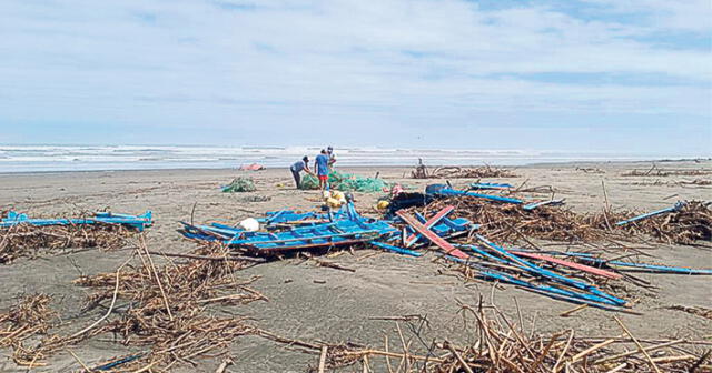 Pérdidas en chiclayo. Pescadores de Puerto Eten recogen pedazos de sus embarcaciones. Foto: Rosa Quincho/La República