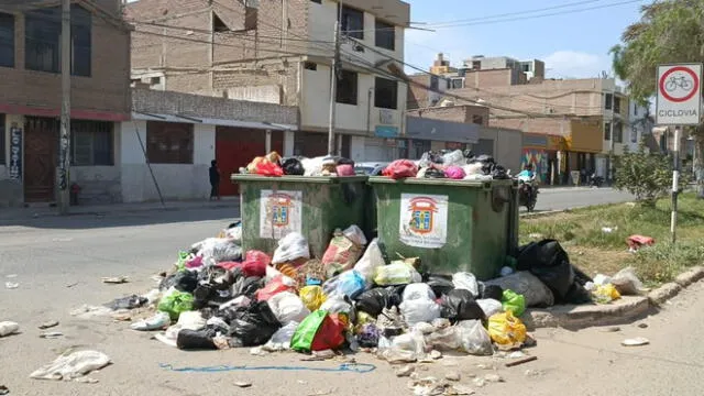 BASURALES. Ante la falta de maquinaria se ha dejado de recoger basura en calles de Chiclayo. Foto: Rosa Quincho