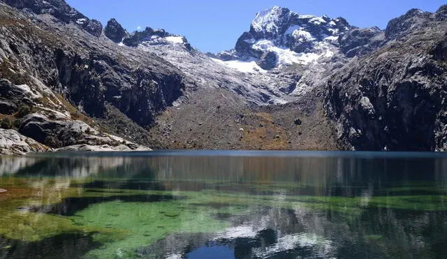 La subida de la laguna Churup es ardua y larga, por lo que se recomienda tener un buen estado físico y contar con un guía. Foto: Red Bus/Instagram