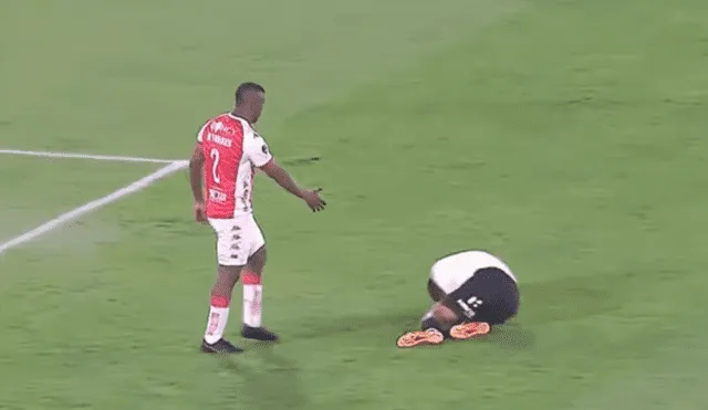 Momentos previos al Marlon Torres agarrón a  Álex Valera en el Universitario vs. Santa Fe. Foto: Captura DirecTV