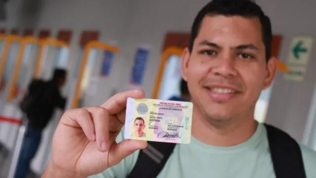 Para tramitar una licencia de conducir deberás ser mayor de 18 años. Foto: MTC