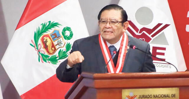 El presidente del JNE, Jorge Luis Salas Arenas, ha venido advirtiendo el golpe que alista el Congreso en su contra. Foto: difusión