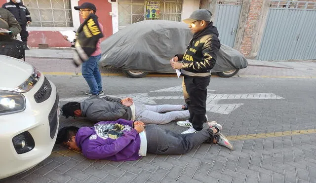 Sujetos fueron detenidos la mañana del sábado en Cerro Salaverry. Ingresaron a robar en casa. Dos de estos sujetos estuvieron presos en el penal. Foto: La República