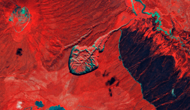 Imagen del cráter Batagaika, conocido como la 'Puerta del Infierno', captada desde el espacio. Foto: ESA