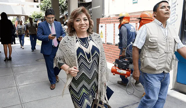 La palabra. Zoraida Ávalos señala que acudirá al Congreso a evidenciar las intenciones políticas de un sector del Parlamento. Foto: difusión