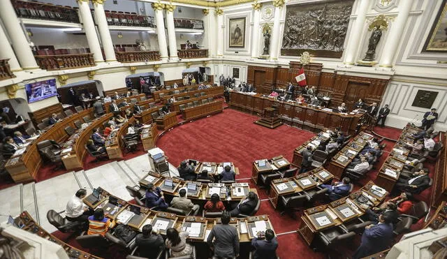 Comisión de Constitución plantea que consejos regionales o regidores pueden vacar al gobernador o alcalde. Foto: Antonio Melgarejo