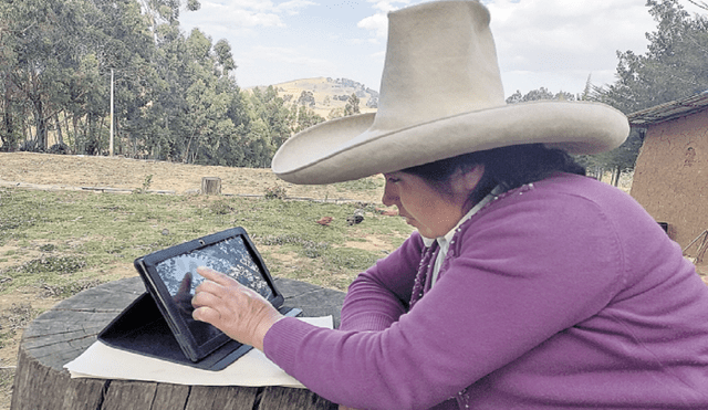 APRENDIZAJE. Las estudiantes pueden aprender en sus tiempos libres. Consolidan su aprendizaje en seis u ocho meses. Fotot: La República