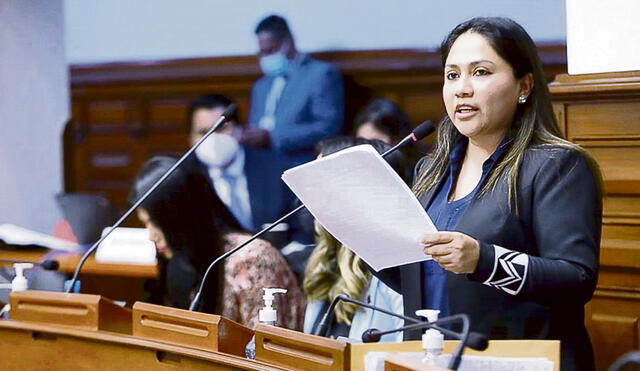 Heidy Juárez fue blindada en Ética al no aprobarse la recomendación para suspenderla por 120 días. Foto: Congreso - Video: Panorama