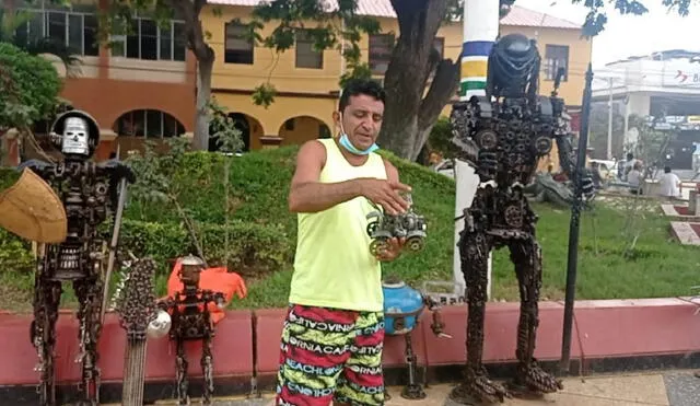 Artista ofrece sus trabajos en Tumbes. Foto: Diario La Hechicera