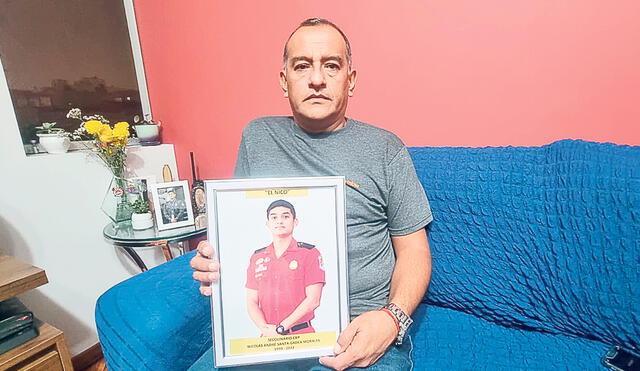 Dolor. Roberto Santa Gadea, padre de uno de los bomberos fallecidos, pasó ayer un día triste. Solo espera que haya justicia. Foto: La República