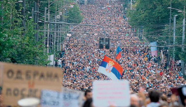 Manifestaciones por la paz. La capital serbia y otras ciudades importantes fueron escenarios de masivas protestas contra el régimen de Aleksandar Vucic. Foto: AFP