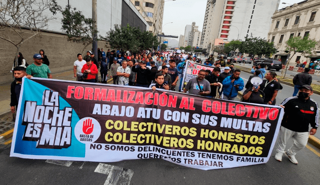 Los manifestantes pidieron que el alcalde de Lima, Rafael López Aliaga, escuche sus demandas.Foto: Mary Luz Aranda  - La República