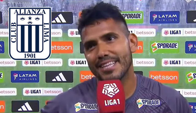 Raúl Fernández atajó un penal ante Alianza Lima, pero el VAR ordenó que lo repitan. Foto: composición de LR/captura de Liga 1 Max - Video: Liga 1 Max