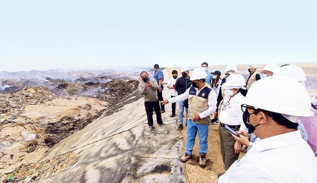 In situ. Ministra del Ambiente y autoridades regionales y locales de Lambayeque recorrieron la celda afectada por el fuego. Foto: difusión