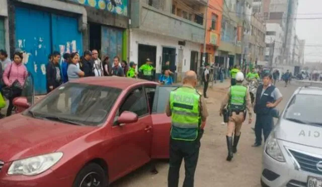 La PNP logró detener a uno de los implicados en asalto en pleno corazón del emporio comercial de Gamarra. Foto: captura "América Noticias"