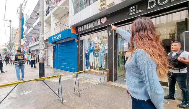 Desesperación. Ladrones encañonaron a los cambistas para robarles todo el dinero, cerca de la galería El Dorado. Policías lograron capturar a uno de ellos. Foto: La República