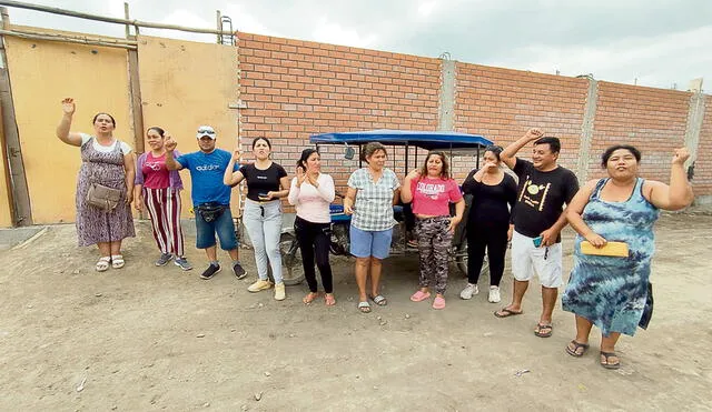 Malestar. Padres de familia realizaron ayer protesta en colegio. Foto: Emmanuel Moreno/La República