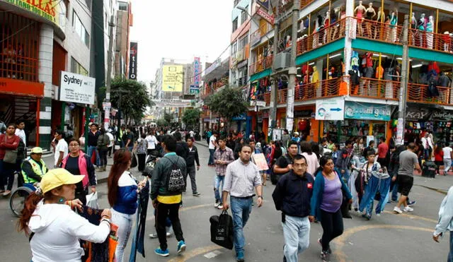 Ladrones encañonaron a los cambistas para robarles todo el dinero, cerca de la galería El Dorado. Policías lograron capturar a uno de ellos. Foto: difusión