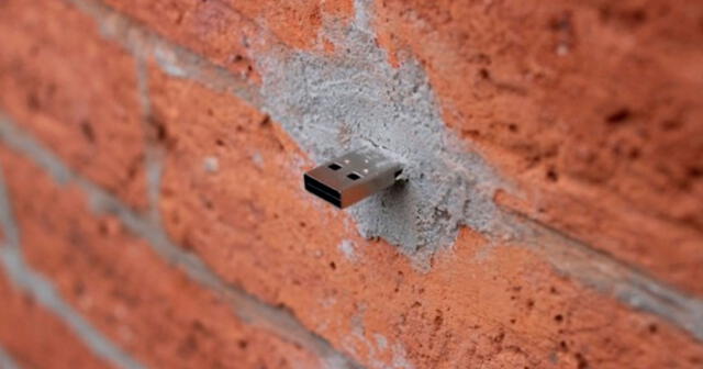 Así lucen las memorias USB incrustadas. Foto: deaddrops.com