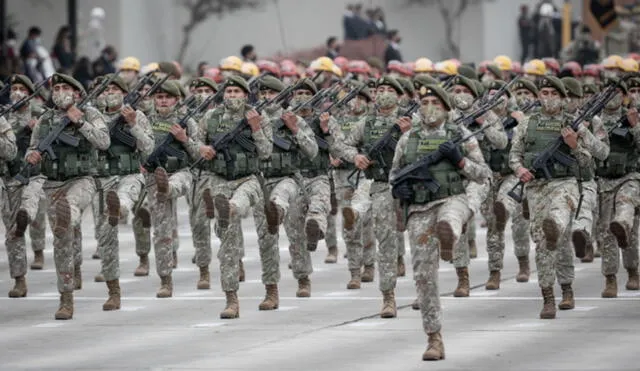 A las Fuerzas Armadas del Perú se les rinde homenaje en la Parada Cívico-Militar el 29 de julio. Foto: Antonio Melgarejo/La República