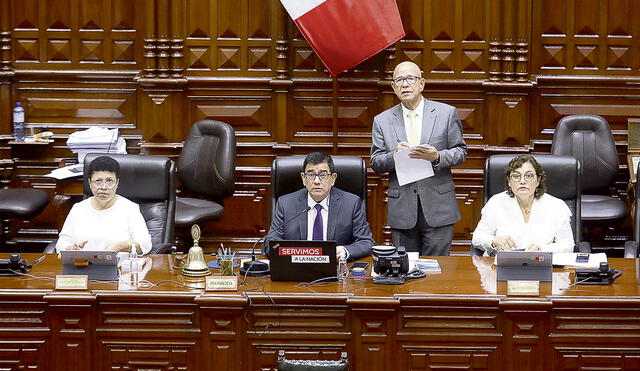 Sin control. Uno de los ejemplos más clamorosos de licencias en el Congreso es el de Digna Calle, pero hay muchos otros casos en los que se usan escuetas razones que los directivos no observan. Foto: difusión