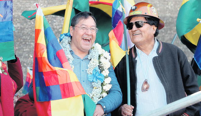 Ya no sonríen. Presidente Luis Arce y Evo Morales durante la campaña electoral. Hoy se han declarado la guerra política. Foto: EFE