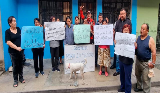 La familia de la agraviada piden ayuda para los tratamientos y medicamentos.  Foto: Omar Coca/ La República