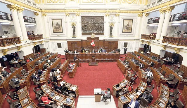 Parlamento. El comportamiento de algunos congresistas es uno de los motivos del creciente rechazo de la población, lo que se manifiesta cuando ellos visitan las diferentes regiones del país. Foto: Antonio Melgarejo/La República