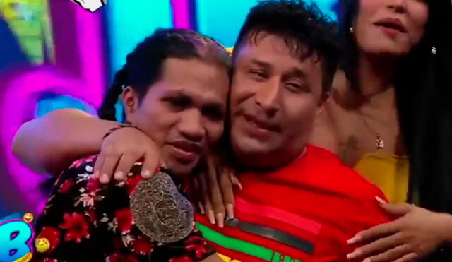 ¡Limaron asperezas! Los actores cómicos Danny Rosales y Pepino decidieron dejar atrás sus diferencias. Foto: captura de ATV