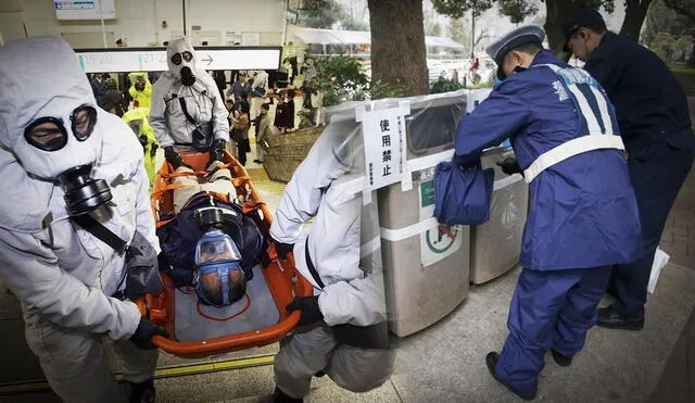 En 1995 un atentado en las estaciones del tren de Tokio marcaron un antes y después en el uso de los tachos de basura. Foto: composición LR/ABC News/Japón alternativo