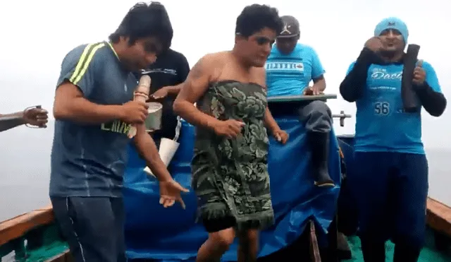 Pescadores disfrutaron su imitación. Foto y video: Manglares Tv