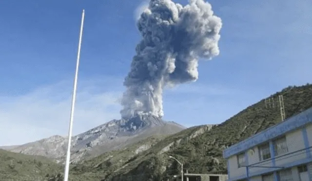 El volcán Ubinas, ubicado en Moquegua, continúa su proceso de erupción. Foto: captura/Moquegua TV - Video: Moquegua TV