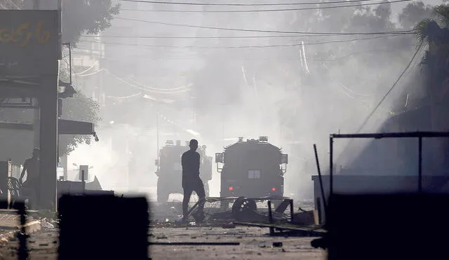 Incursión. Coches militares israelíes en la ciudad de Yenín. Foto: EFE