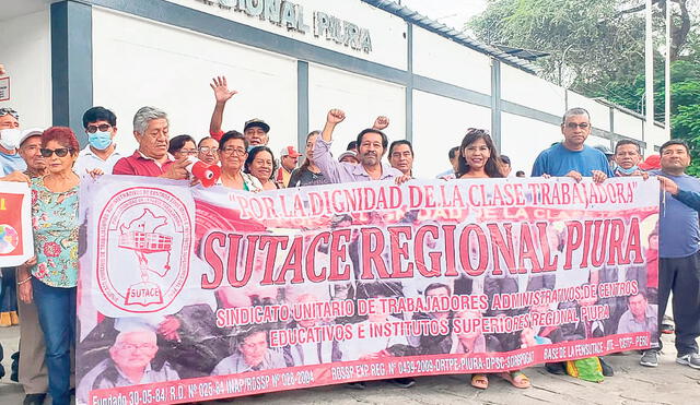 Protestan. Profesores llegaron al frontis del Gore Piura. Foto: Almendra Ruesta/La República