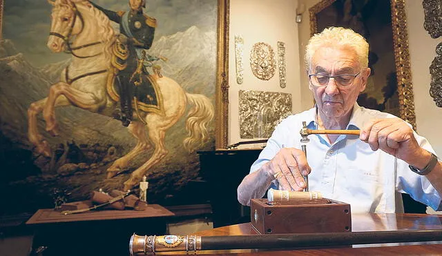 Arte. El reconocido orfebre argentino Juan Carlos Pallarols en plena faena en su taller. Foto: Museo Pallarols