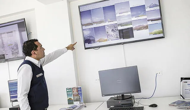 Monitoreo. Del Carpio en la estación del IGP que vigila al volcán Ubinas las 24 horas. Foto: Rodrigo Talavera/La República